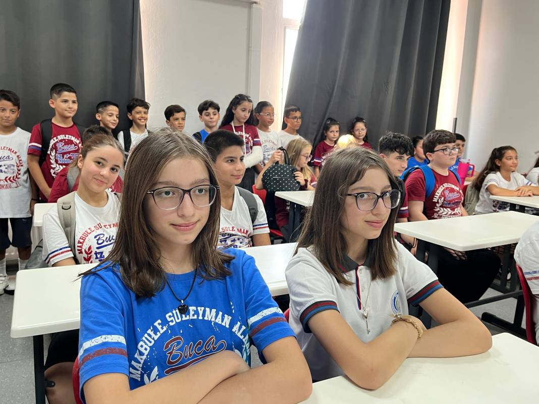 İzmir’deki bu okulda 27 çift ikiz var! Adı ikizler okuluna çıktı 5